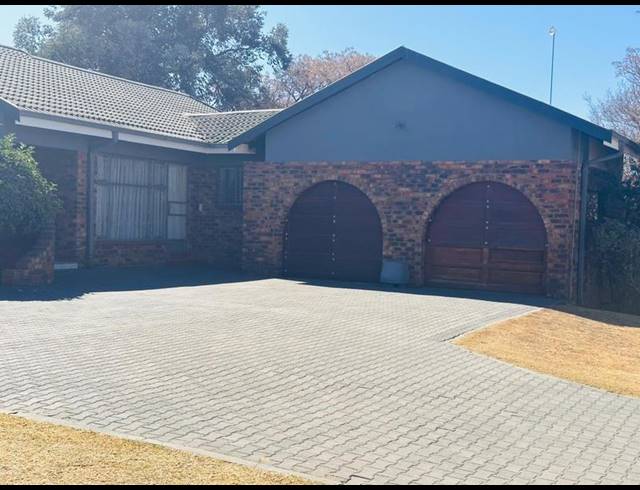 4 BEDROOM HOUSE FOR SALE IN BEDWORTH PARK